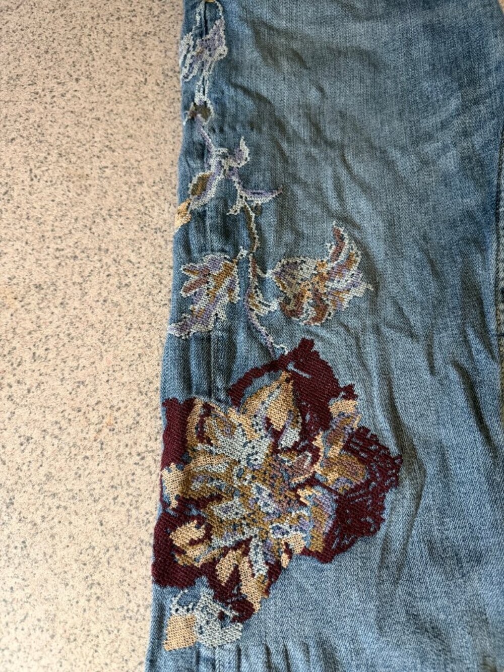 Pilcro by Anthropologie Slim Boyfriend Jeans Embroidered Soft Denim - Size 31 - Picture 3 of 6